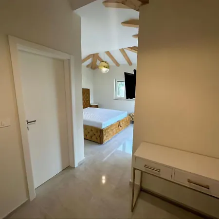 Vila Barbara - *